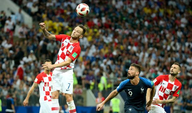 背后折射出 背后折射出